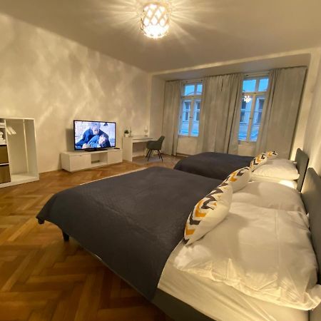 Spacious Apartment On Wenceslas Square Prag Eksteriør billede