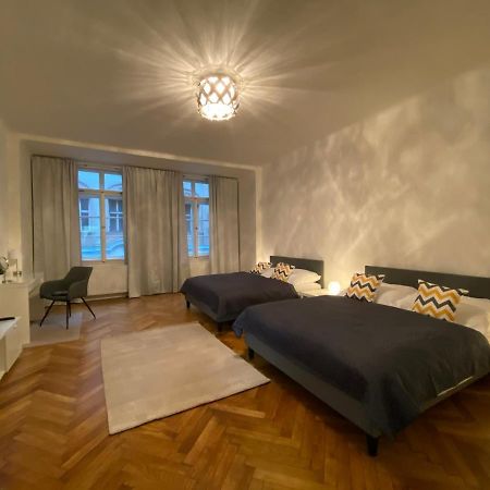Spacious Apartment On Wenceslas Square Prag Eksteriør billede
